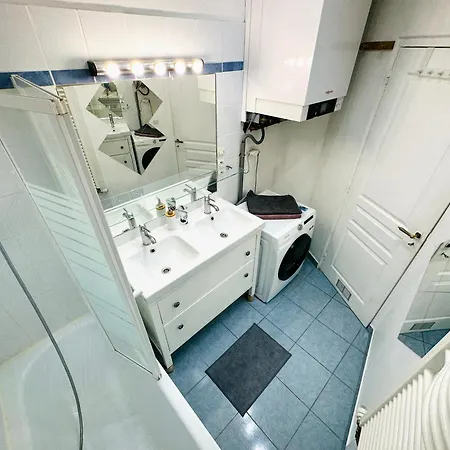 4 Etoiles Magnifique Neustadt - Spacieux, & Elegant Avec Balcon Et Belle Vue 아파트 *